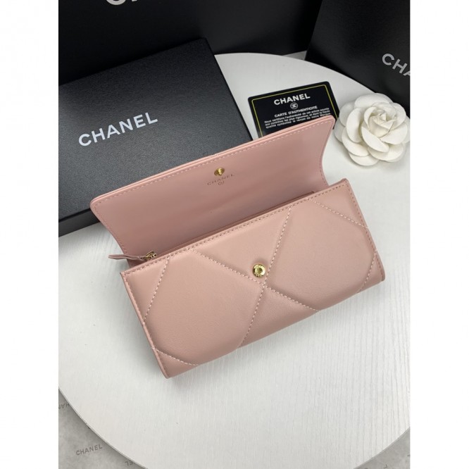 CHANELクラシック フラップウォレット ミディアム財布 