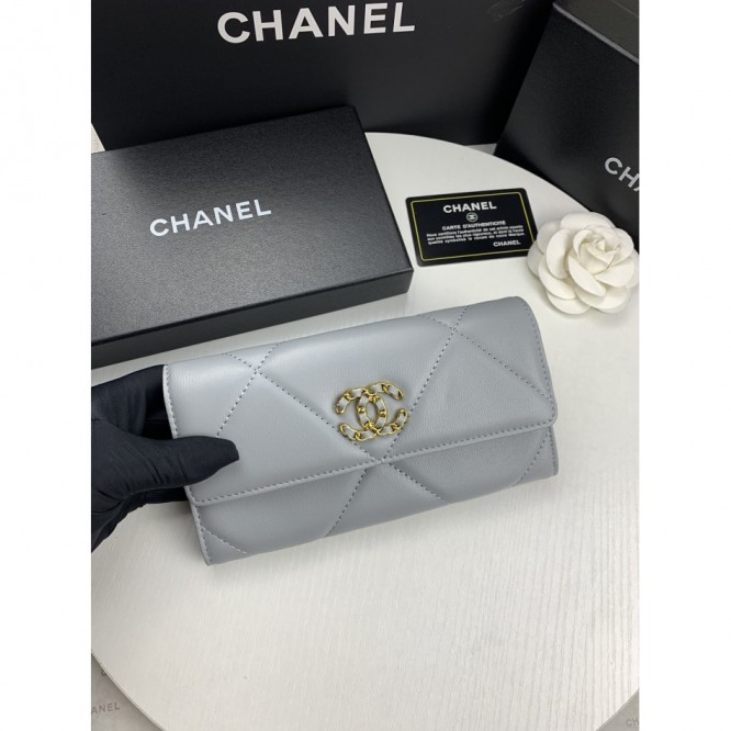 CHANELクラシック フラップウォレット ミディアム財布 