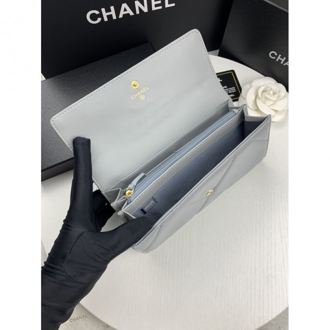 CHANELクラシック フラップウォレット ミディアム財布 