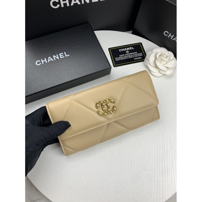 CHANELクラシック フラップウォレット ミディアム財布 