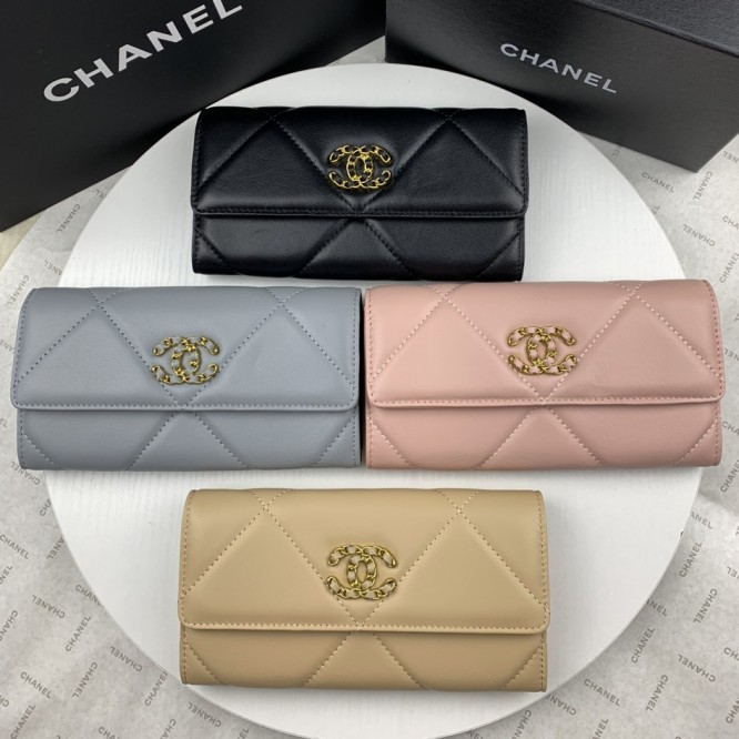 CHANELクラシック フラップウォレット ミディアム財布 