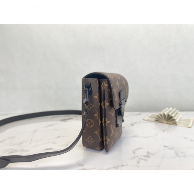 Louis Vuitton ヴェルティカル ウエアラブル ウォレット