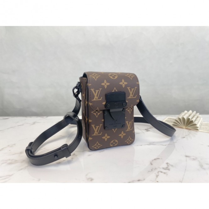 Louis Vuitton ヴェルティカル ウエアラブル ウォレット