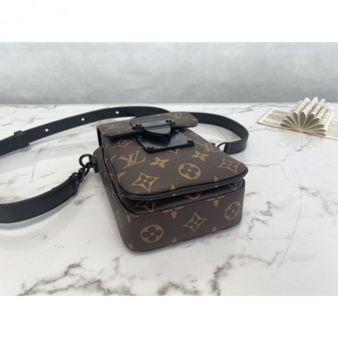Louis Vuitton ヴェルティカル ウエアラブル ウォレット