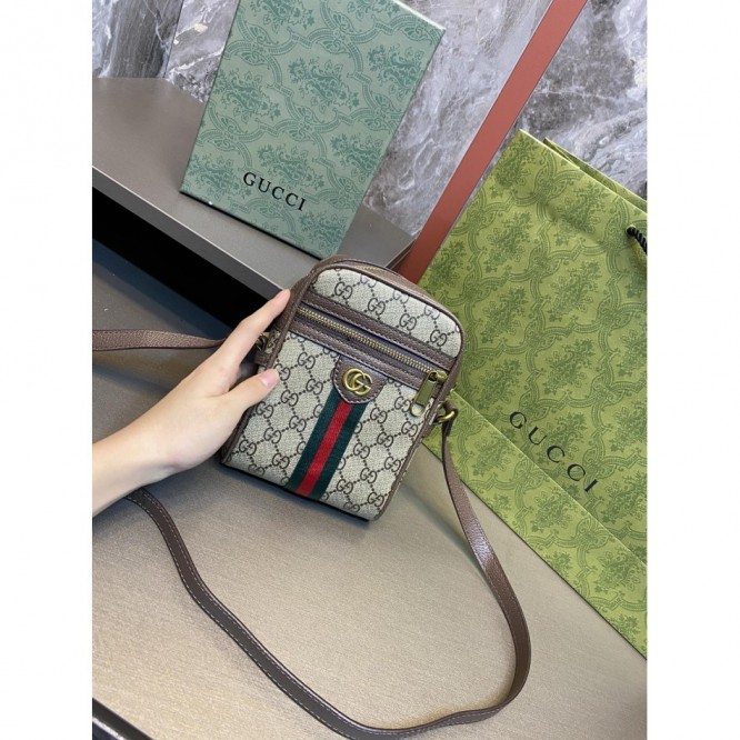 GUCCIグッチ 〔オフィディア〕GGショルダーバッグ