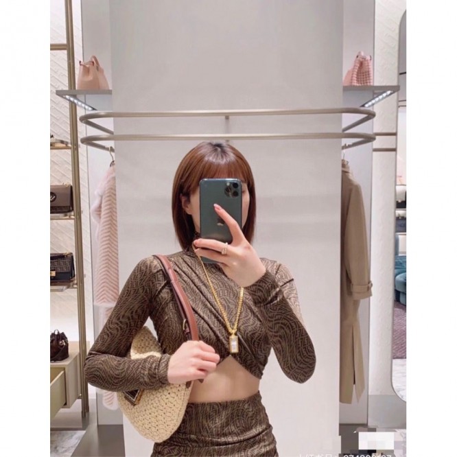 FENDI フェンディ 2021年最新なクラシックな ショルダーバッグ