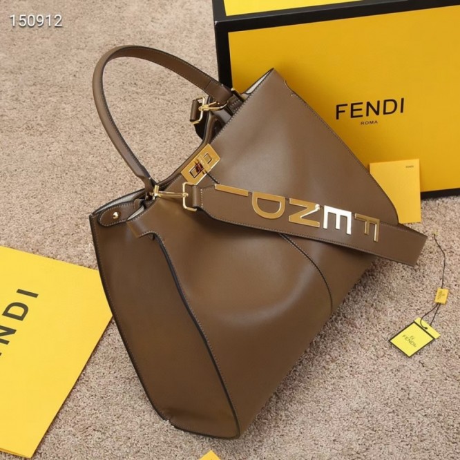 FENDI フェンディ 2021年最新なクラシックな ショルダーバッグ