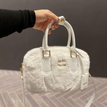 【2022秋冬新作】MIUMIU Groove モコモコが可愛い ハンドバッグ