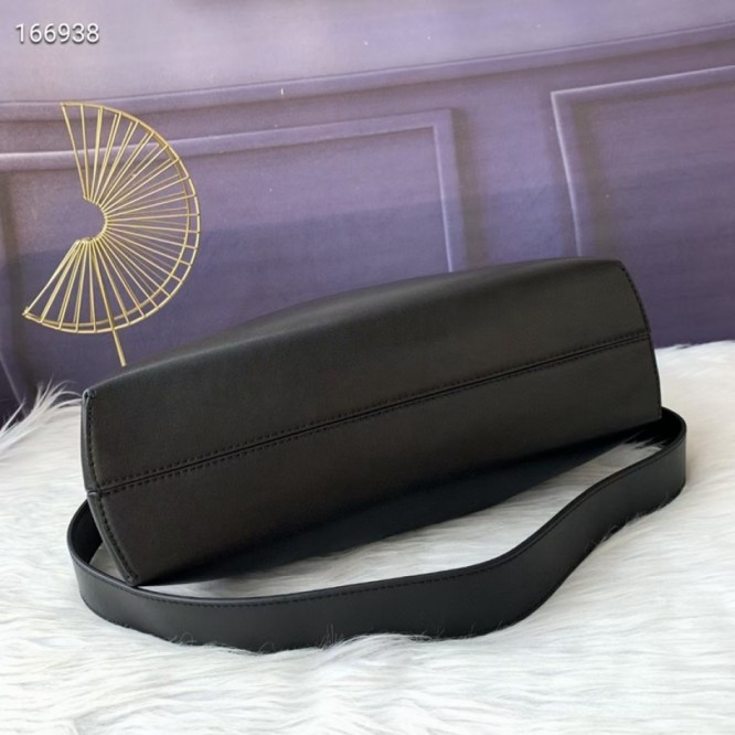 FENDI フェンディ 2021年最新なクラシックな ショルダーバッグ