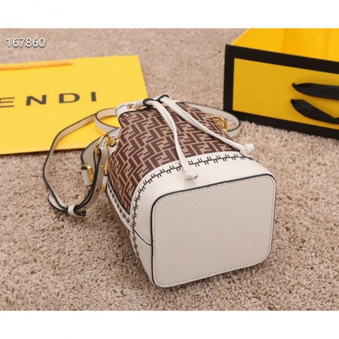 FENDI フェンディ 2021年最新なクラシックな ショルダーバッグ