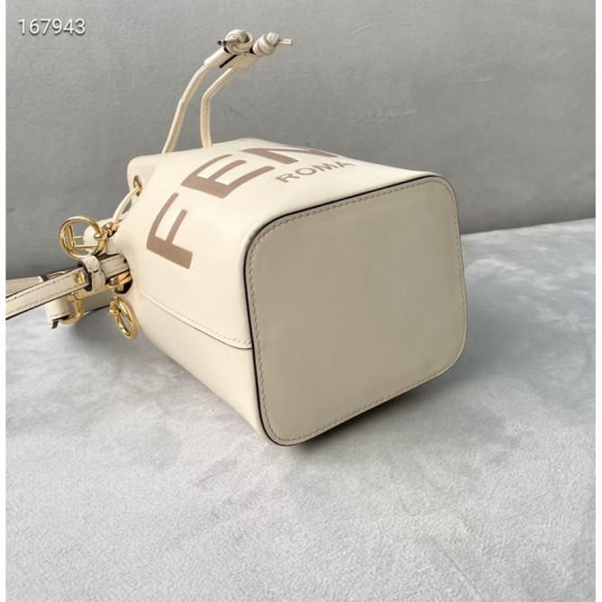 FENDI フェンディ 2021年最新なクラシックな ショルダーバッグ