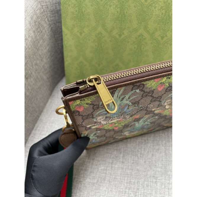 22SS GUCCI TIGER プリント GG ポーチ GGスプリーム688378