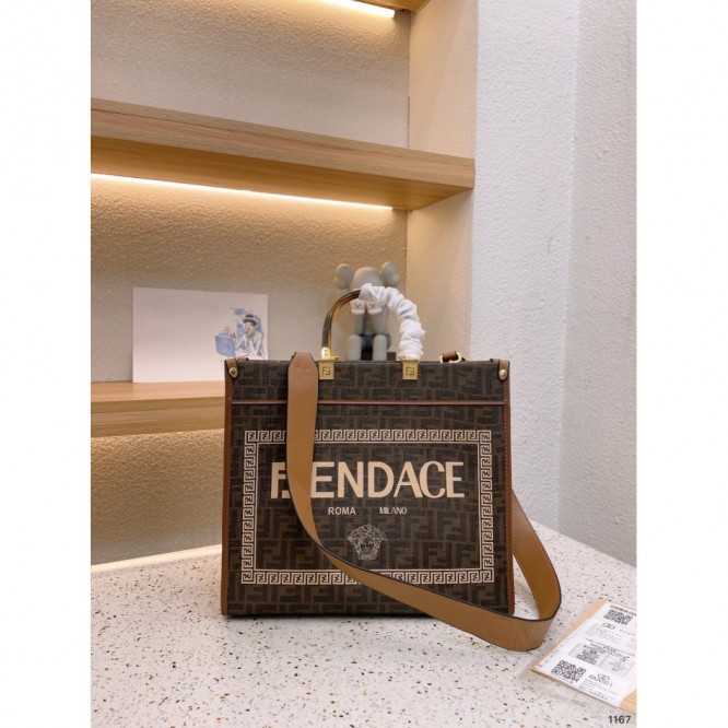 FENDI フェンディ なクラシックな ショルダーバッグハンドバッグ