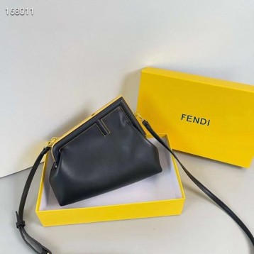 FENDI フェンディ 2021年最新なクラシックな ショルダーバッグ
