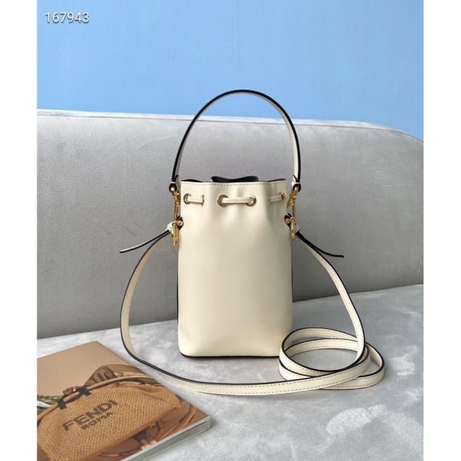 FENDI フェンディ 2021年最新なクラシックな ショルダーバッグ