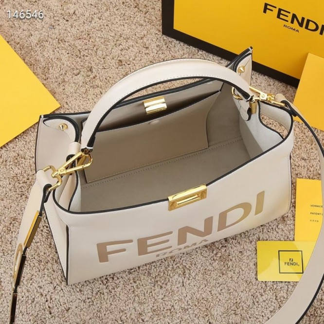 FENDI フェンディ 2021年最新なクラシックな ショルダーバッグ