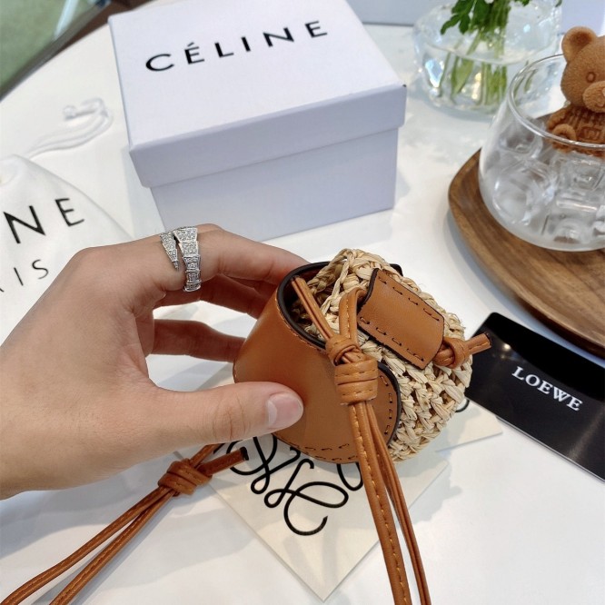 【CELINE】直営店買付#ラフィアのクロスボディAIRPODSパニエ