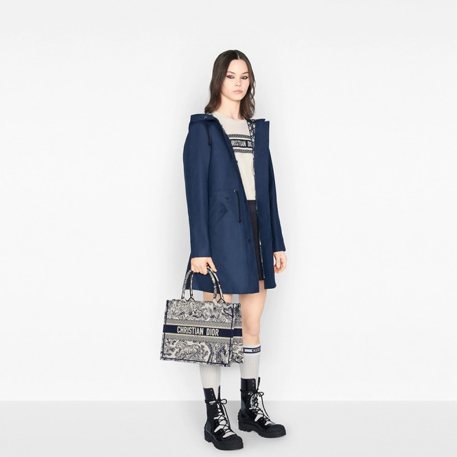 【世界中で大人気♪】Dior 2021 DIOR BOOK TOTE スモールバッグ トワル ドゥ ジュイ エンブロイダリー M1296ZTDT_M808