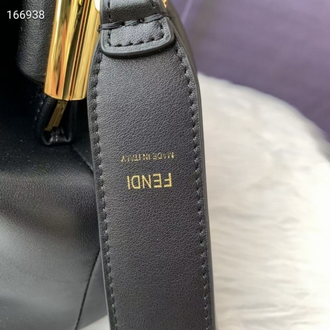 FENDI フェンディ 2021年最新なクラシックな ショルダーバッグ