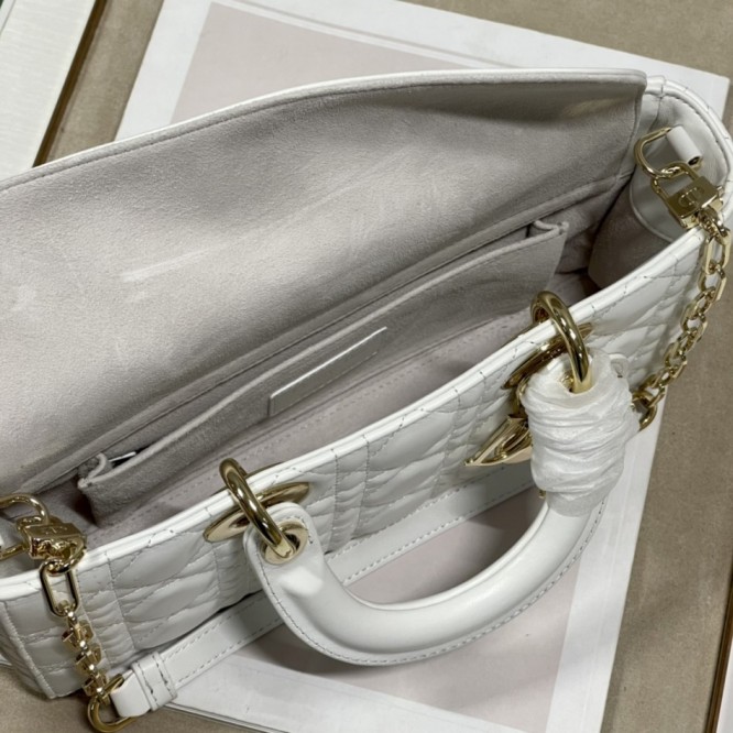 Dior バッグ《LADY D-JOY》ラテカラー Cannage ラム DHL