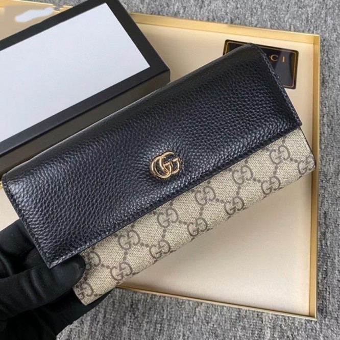 Gucci・〔GGマーモント〕レザー チェーンウォレット財布