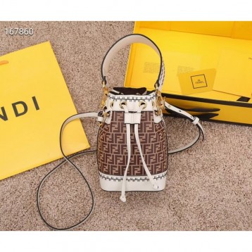 FENDI フェンディ 2021年最新なクラシックな ショルダーバッグ