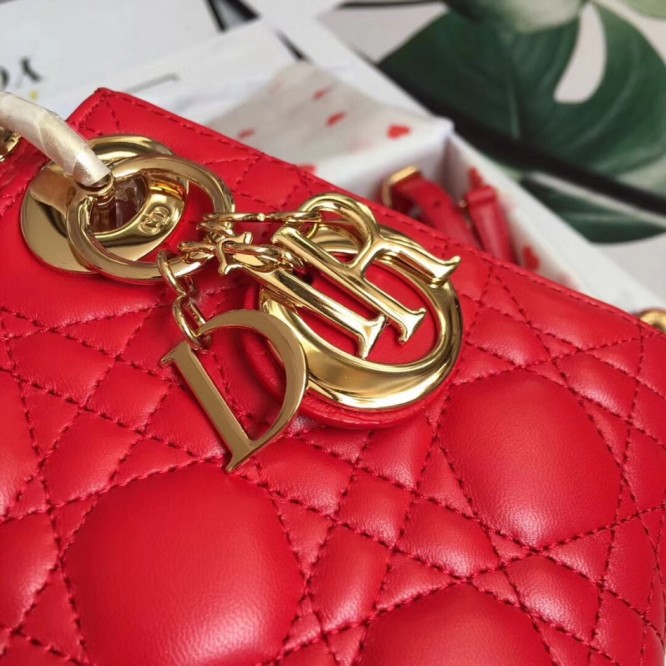 Dior ミニバッグ《LADY DIOR Cannage》チェリーレッド ラム