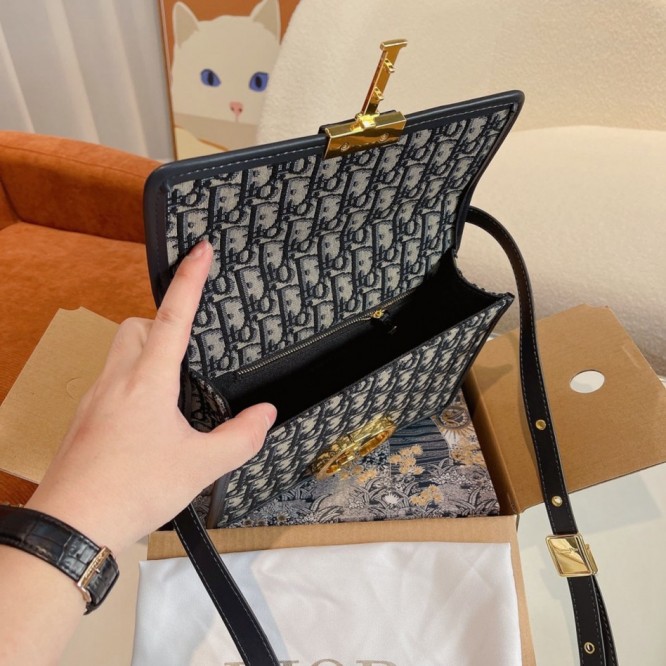 DIOR 30 MONTAIGNE バッグ