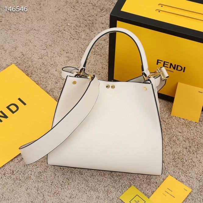 FENDI フェンディ 2021年最新なクラシックな ショルダーバッグ