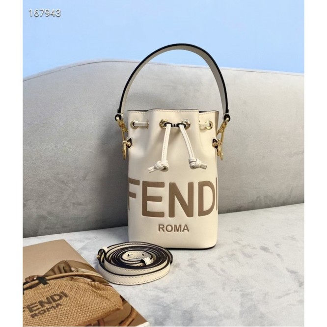 FENDI フェンディ 2021年最新なクラシックな ショルダーバッグ