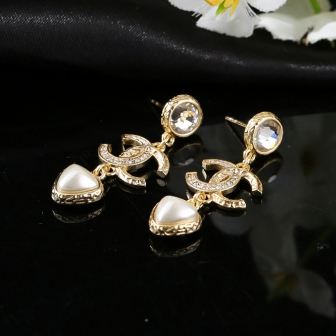 Chanel・ シャネルスタッドピアス イヤリング