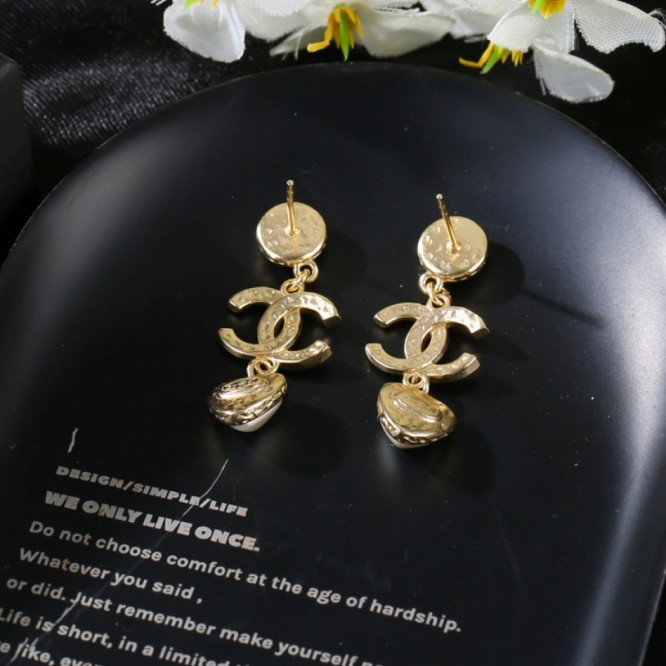 Chanel・ シャネルスタッドピアス イヤリング
