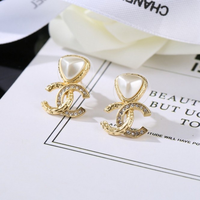 Chanel・ シャネルスタッドピアス イヤリング