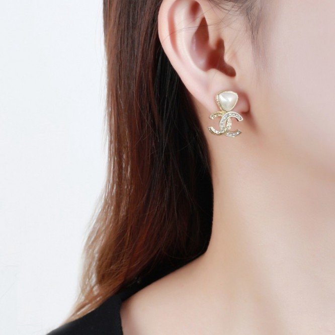 Chanel・ シャネルスタッドピアス イヤリング