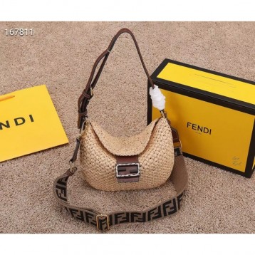 FENDI フェンディ 2021年最新なクラシックな ショルダーバッグ