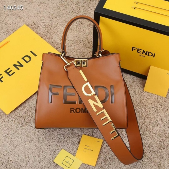 FENDI フェンディ 2021年最新なクラシックな ショルダーバッグ