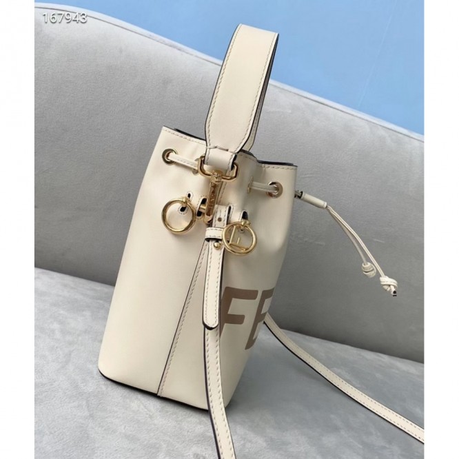 FENDI フェンディ 2021年最新なクラシックな ショルダーバッグ