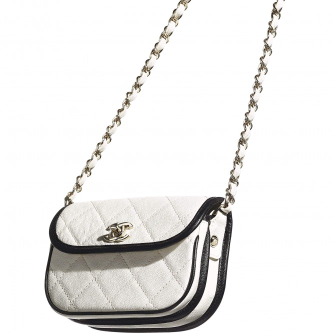 【CHANEL】大人気 グレインカーフスキンミニメッセンジャーバッグ