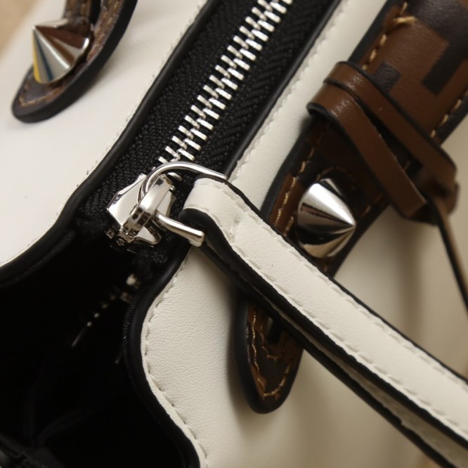 FENDI ミディアム バイザウェイ 「FENDI ROMA」