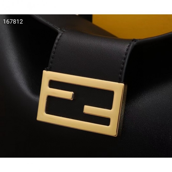 FENDI フェンディ 2021年最新なクラシックな ショルダーバッグ