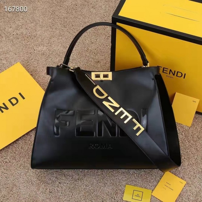 FENDI フェンディ 2021年最新なクラシックな ショルダーバッグ
