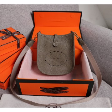 ★新入荷★HERMES エルメス Evelyne MINI エヴリン ミニ ショルダーバッグ 斜めかけ H069426CCCR ★新入荷★HERMES エルメス Evelyne MINI エヴリン ミニ ショルダーバッグ 斜めかけ H069426CCCR
