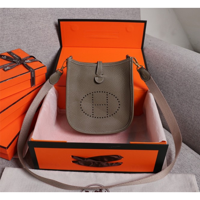 ★新入荷★HERMES エルメス Evelyne MINI エヴリン ミニ ショルダーバッグ 斜めかけ H069426CCCR