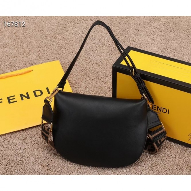 FENDI フェンディ 2021年最新なクラシックな ショルダーバッグ