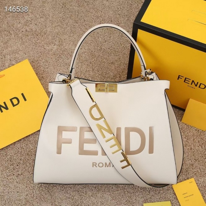 FENDI フェンディ 2021年最新なクラシックな ショルダーバッグ
