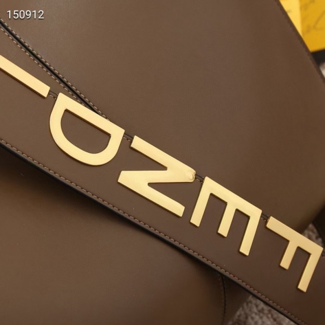 FENDI フェンディ 2021年最新なクラシックな ショルダーバッグ