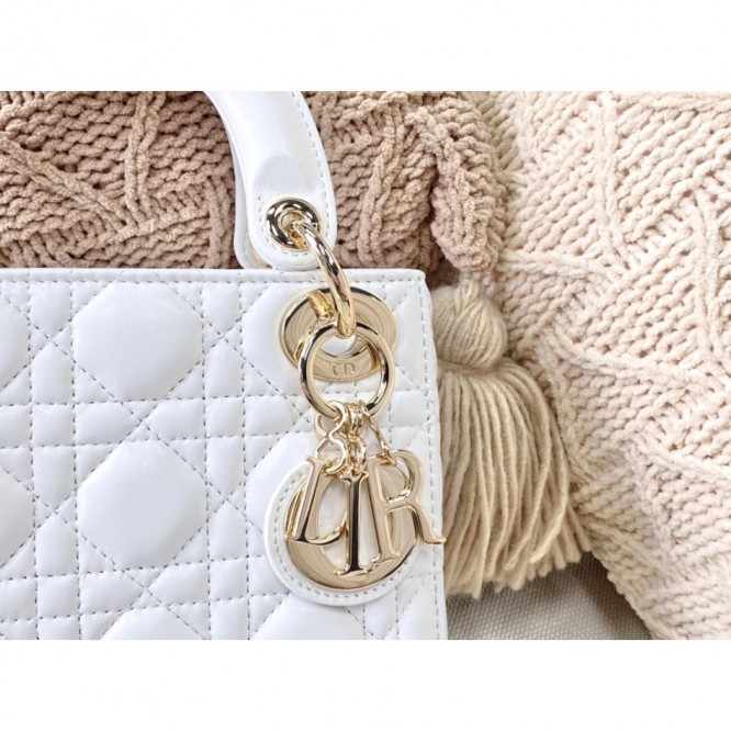 Dior ミニバッグ《LADY DIOR》ラテ Cannage ラム DHL