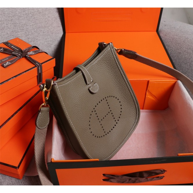 ★新入荷★HERMES エルメス Evelyne MINI エヴリン ミニ ショルダーバッグ 斜めかけ H069426CCCR