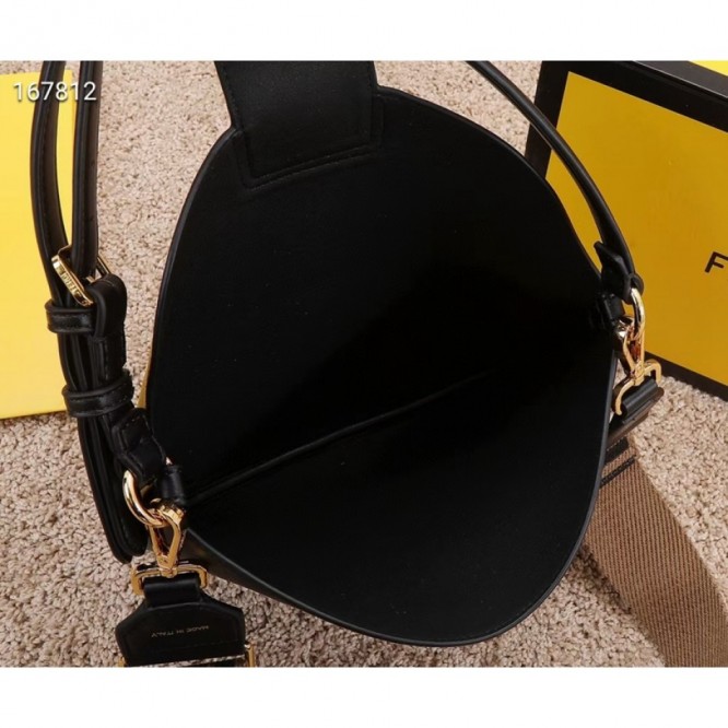 FENDI フェンディ 2021年最新なクラシックな ショルダーバッグ