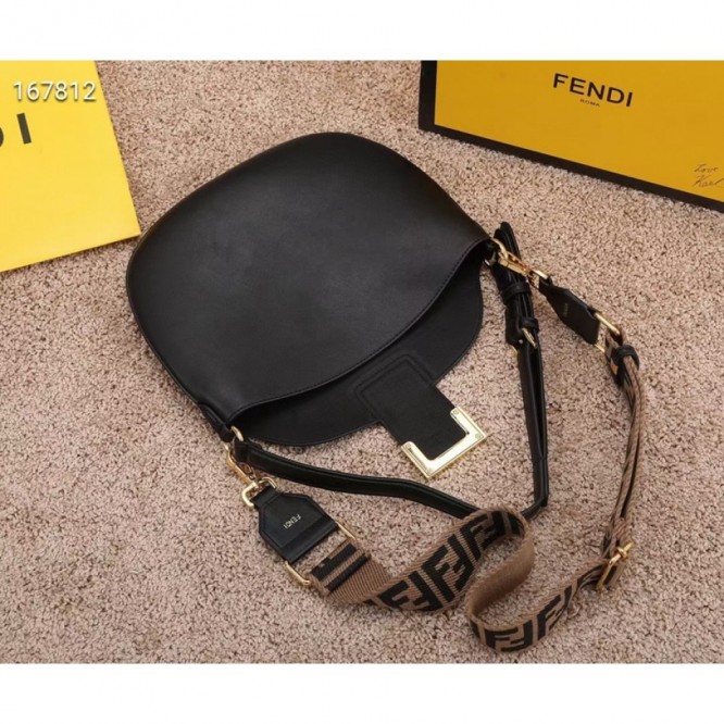 FENDI フェンディ 2021年最新なクラシックな ショルダーバッグ